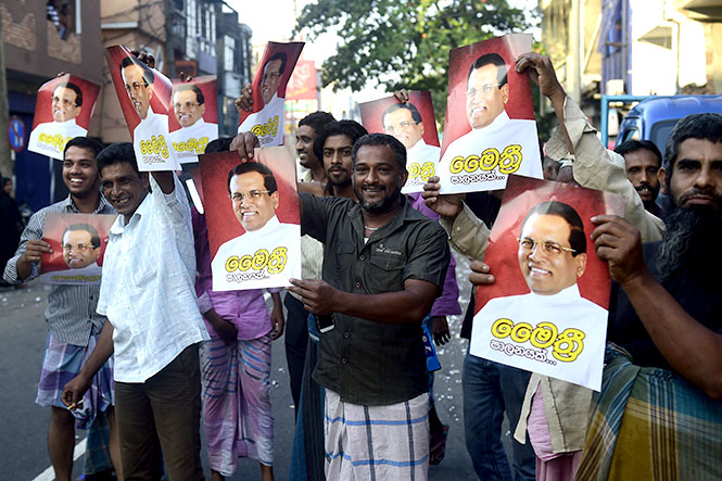 කොළඹ ජනයා වීදි වලට බැස මෛත්‍රීගේ ජය සැමරූ අයුරු