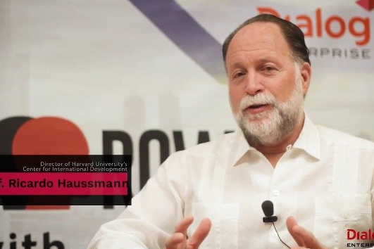 1527757445_FrontRow_S2E2